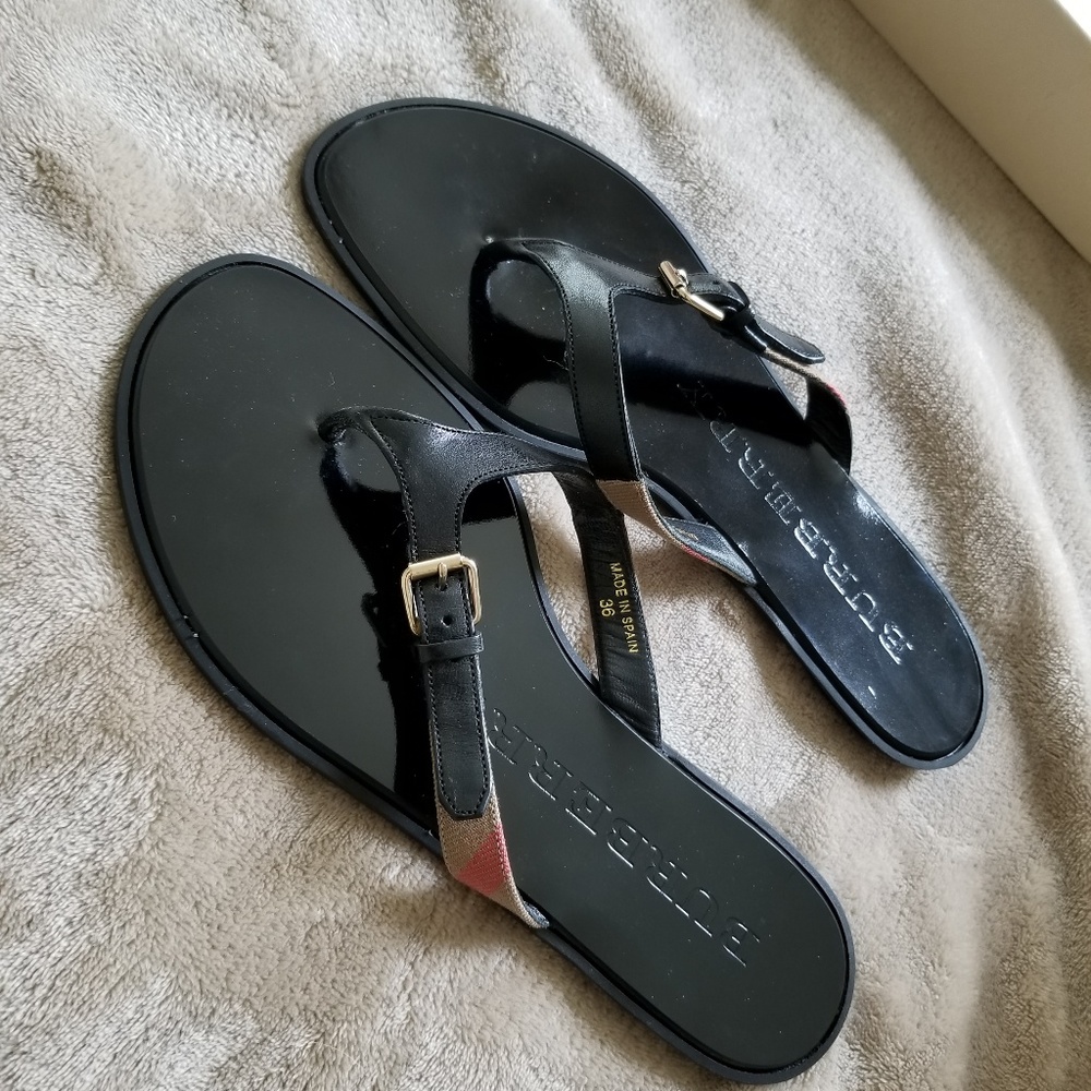 Burberry Masie checkered sandals